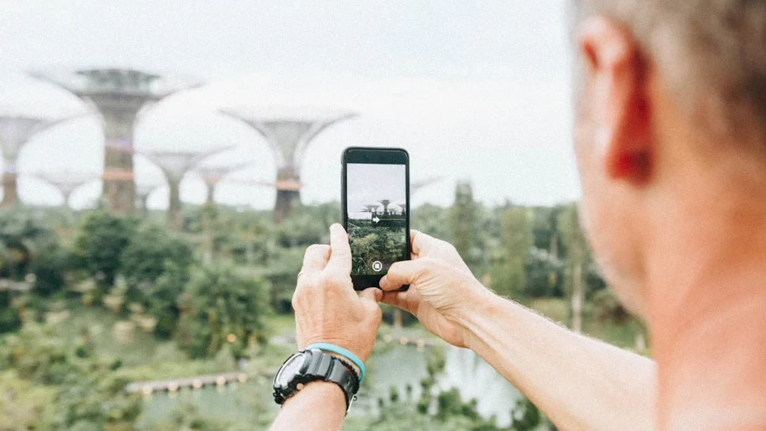 IPhone Singapore Skyline