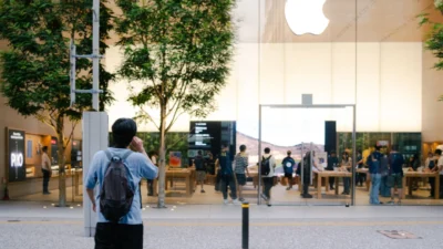 Smartphone Store Apple Logo