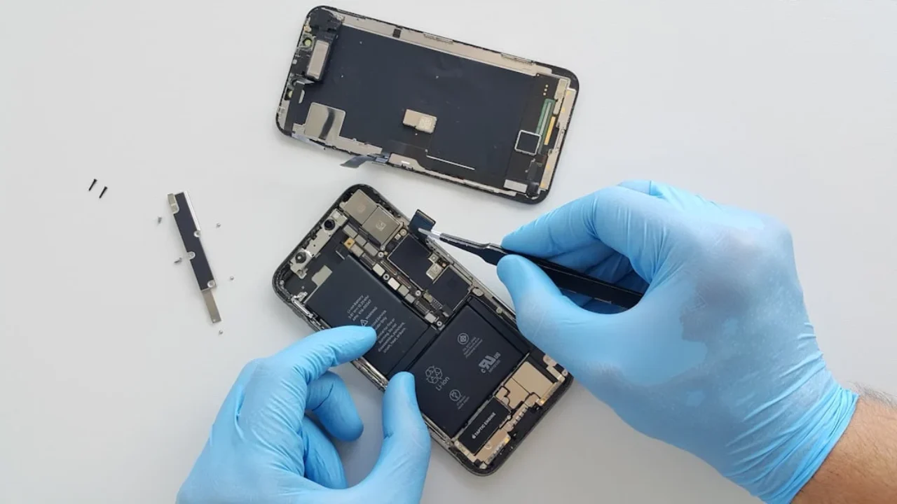 Technician Repair Smartphone Tools